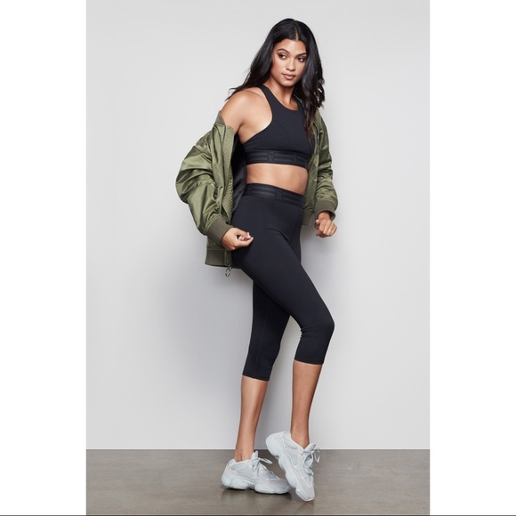 Good American Black The Icon Capri Leggings Crop - Picture 10 of 10